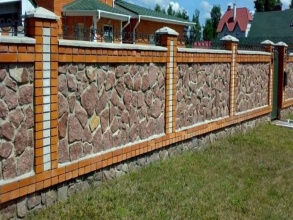 Кирпичный забор с камнем 12 метров фото в Солнечногорске-30