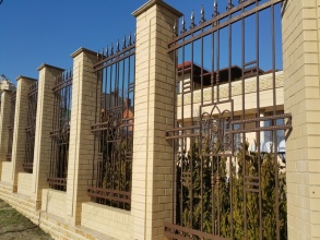 Кирпичный забор с ковкой  10 метров фото в Солнечногорске-30